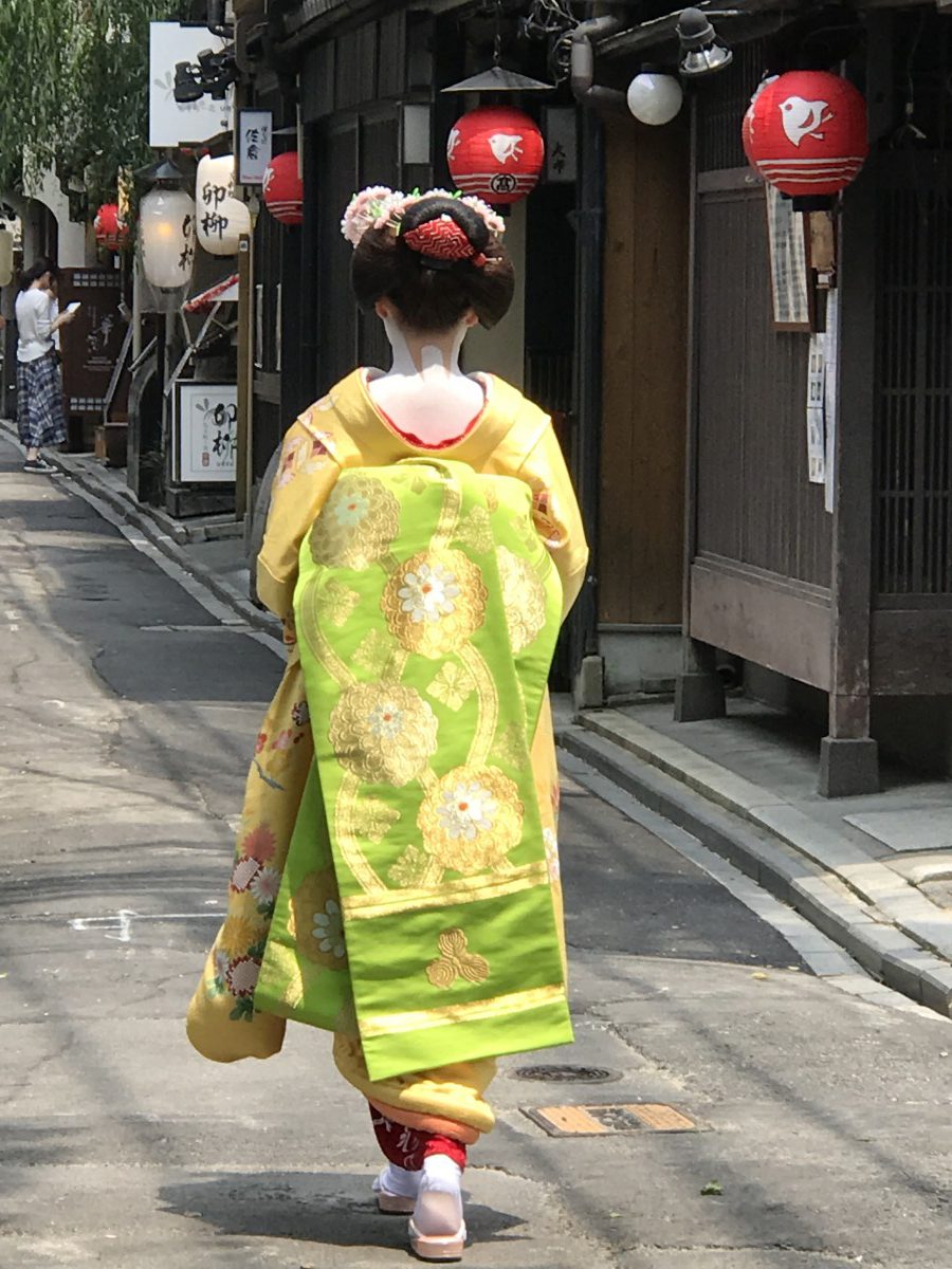 京都のおとな旅ー期間限定『京の夏の風物詩を先取り♡鴨川納涼床ランチ』の巻｜スタッフブログ｜京都の着物レンタル、レトロ